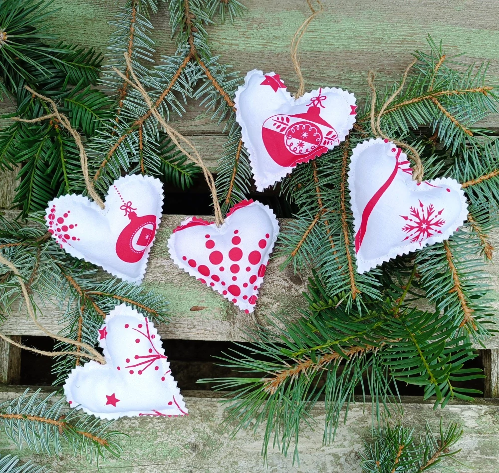 Sada červenobílých srdíček II.