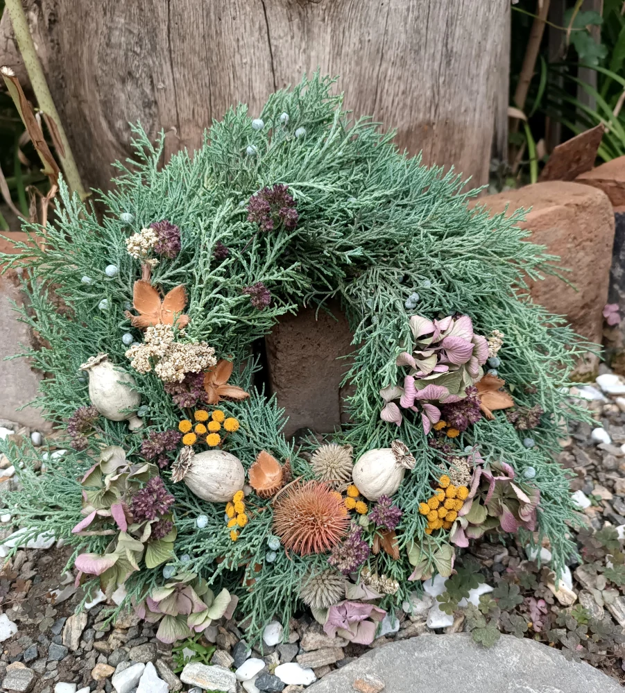 Venkovní věnec na přání 