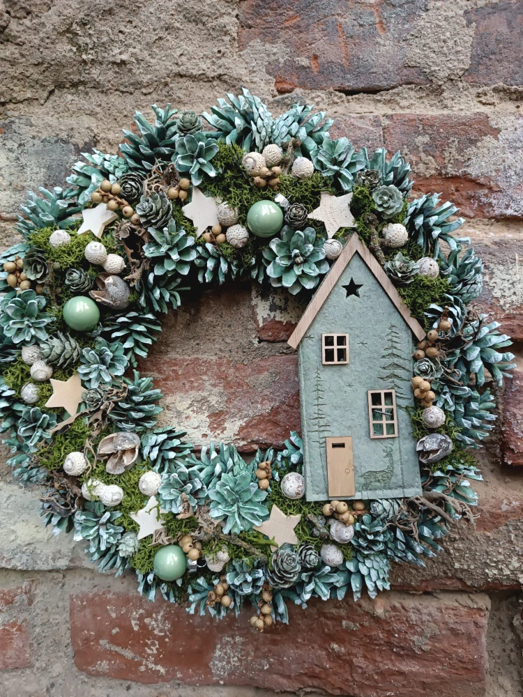 Zelený domeček v lese