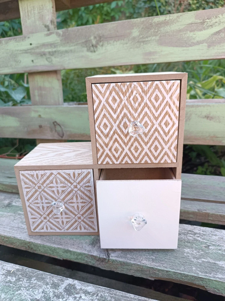 Dřevěný organizér