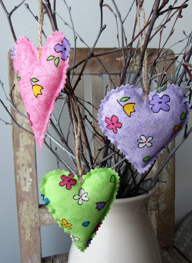 Šité jarní srdíčka 