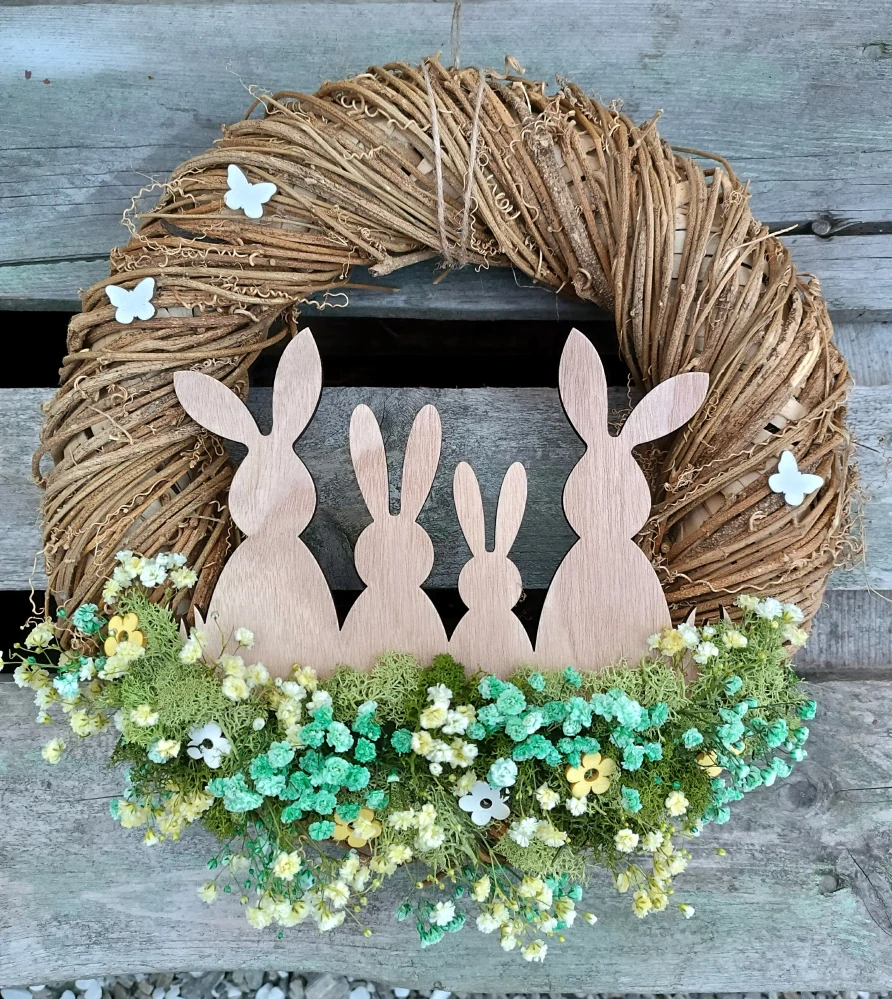 Zaječí rodinka na rozkvetlé louce