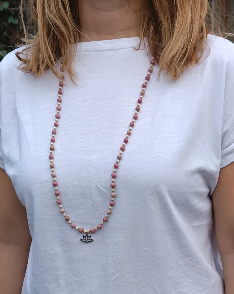 Náhrdelník z minerálů rodochrozitu