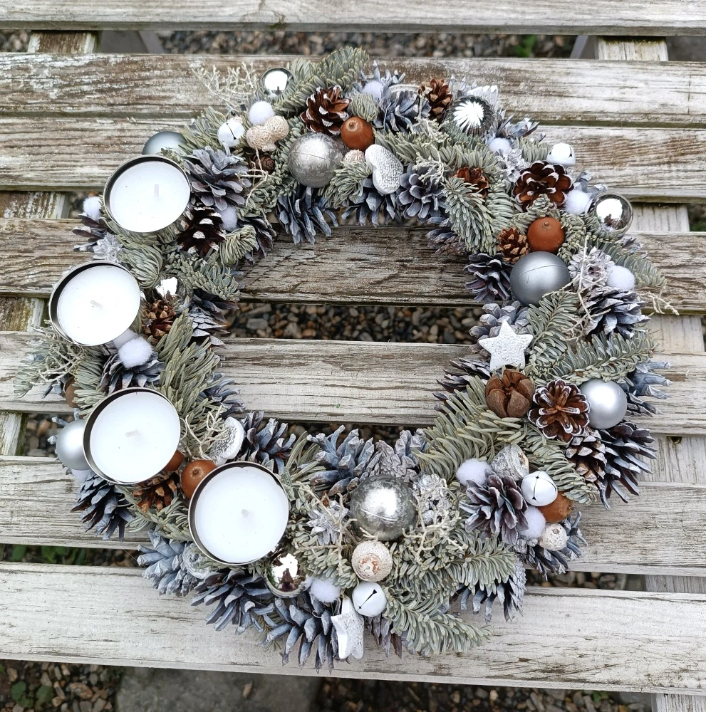 Adventní svícen na čajové svíčky 