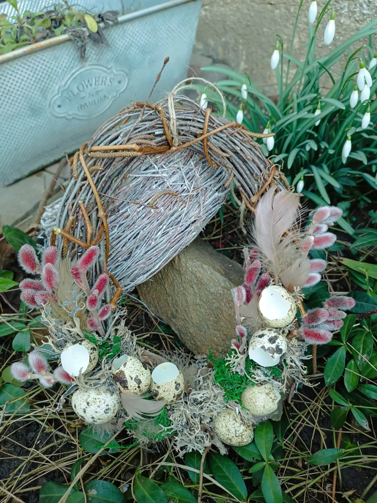 Křepelčí vajíčka v proutěném vajíčku 