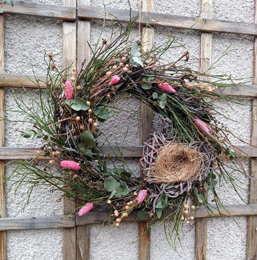 Masivní větvičkový věnec s hnízdem 