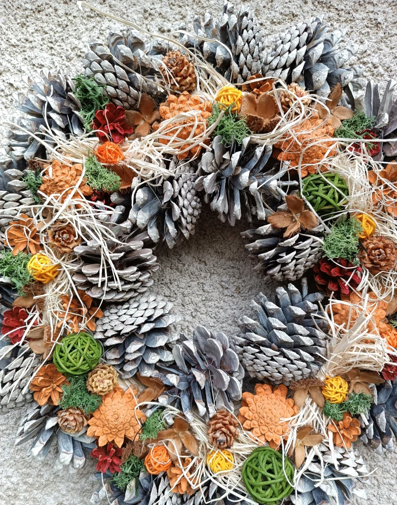 Šišky a ratanové kuličky 