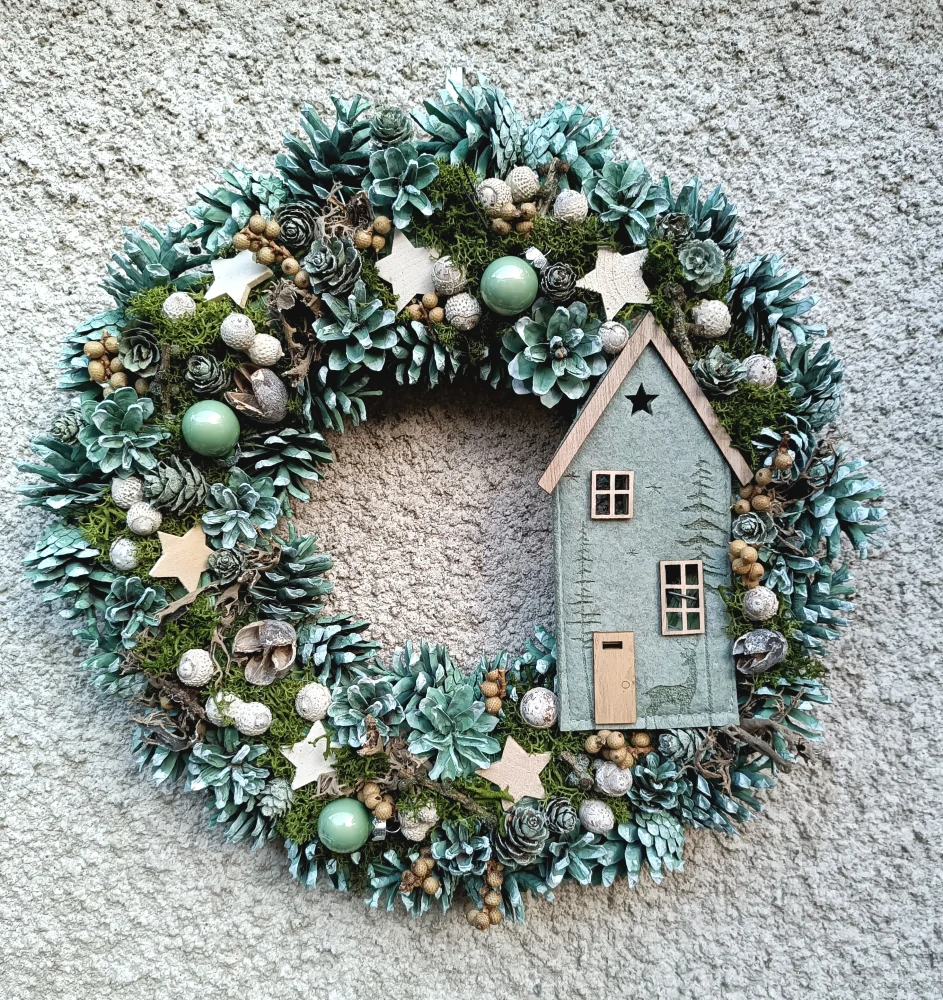 Zelený domeček v lese