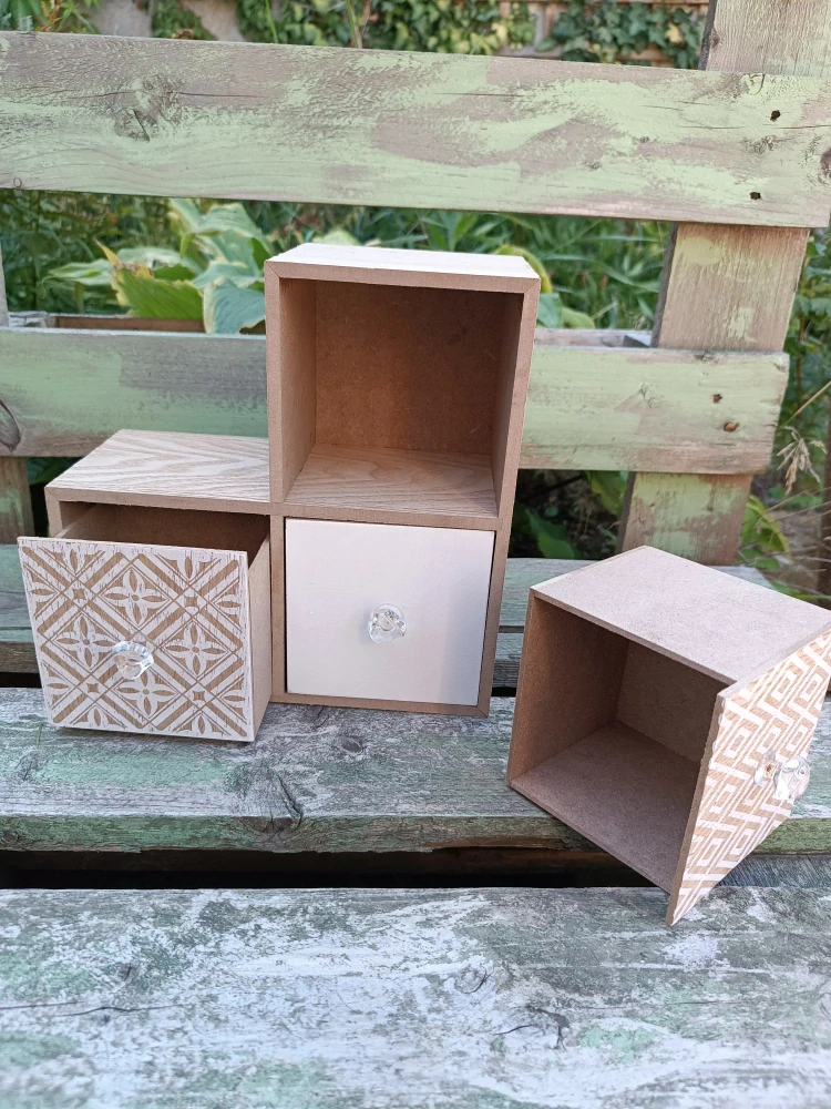 Dřevěný organizér