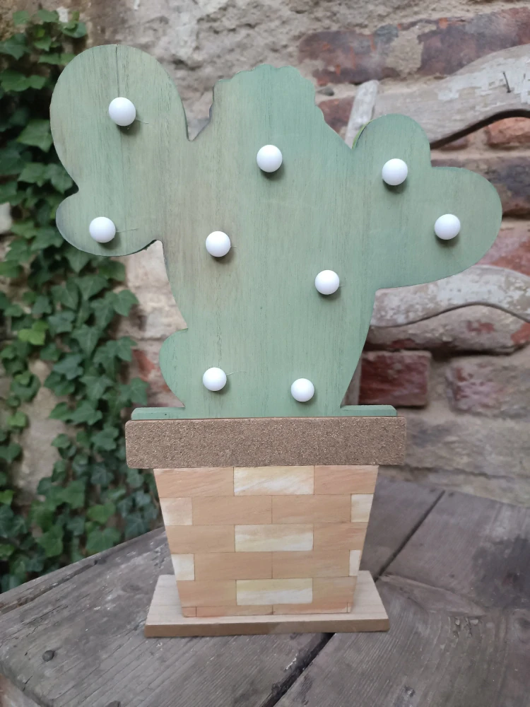 Dřevěný kaktus I.