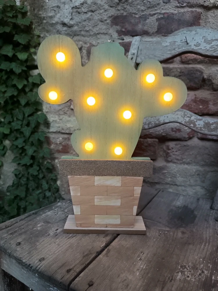 Dřevěný kaktus II.