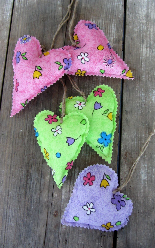 Šité jarní srdíčka 