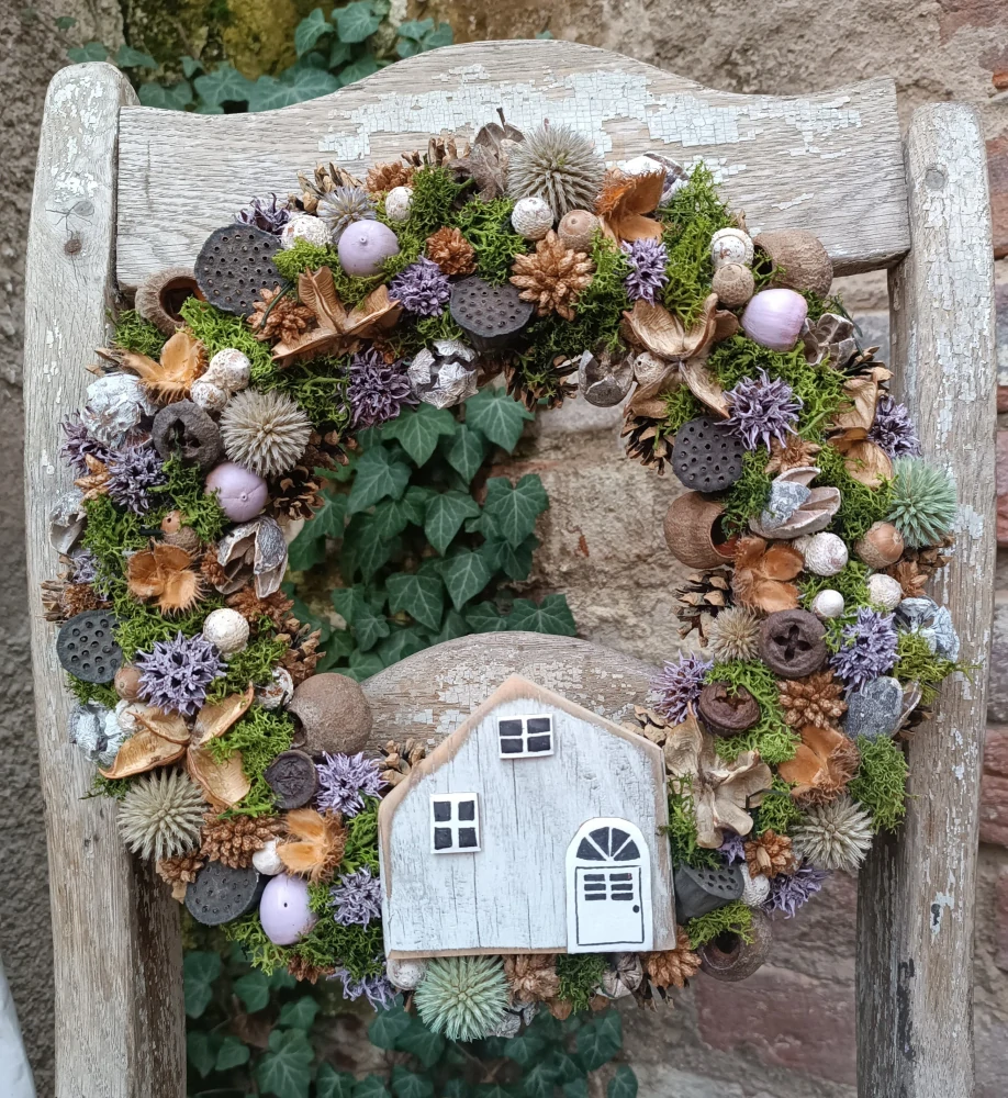 Celoroční věnec s autorským domečkem 