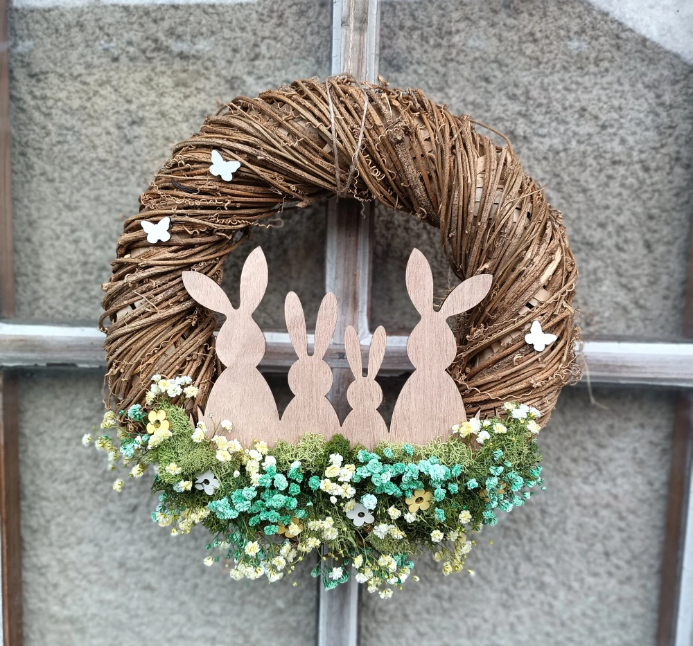 Zaječí rodinka na rozkvetlé louce