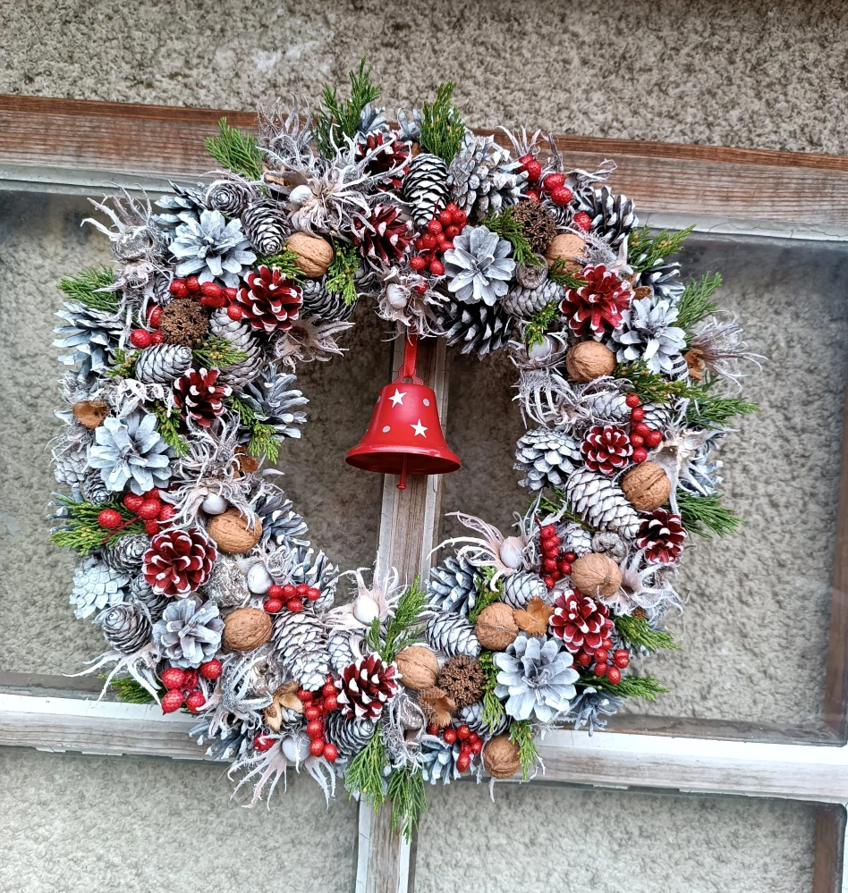 Střapatý věnec se zvonečkem / na přání 