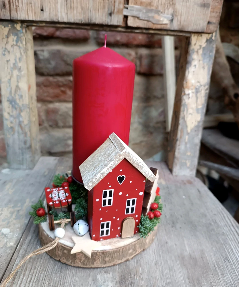 Svícen s domečkem, svítící 