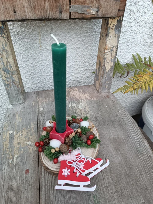 Vánoční svícen na kulatině 
