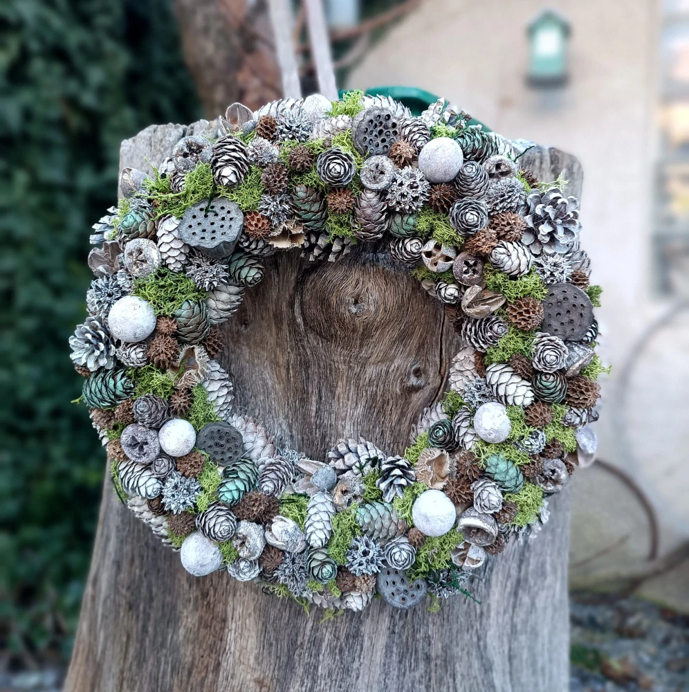 Celoroční věnec v jemných tónech 