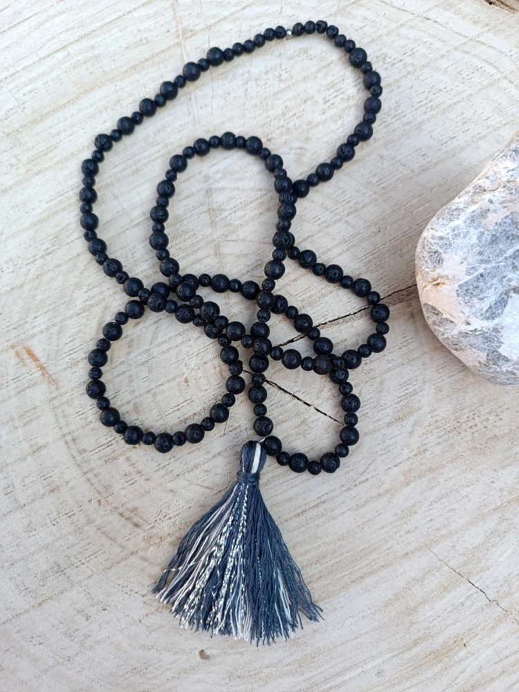 Dlouhý náhrdelník z lávy 