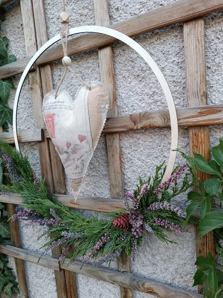 Kruh s ručně šitým srdcem