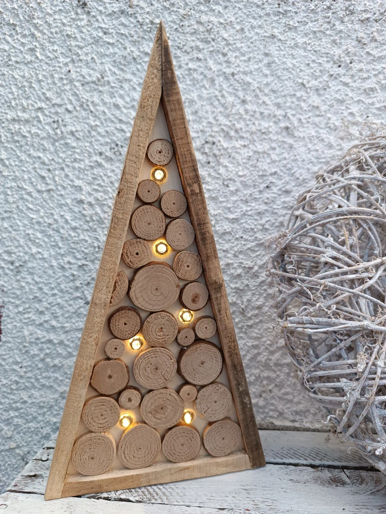 Dřevěný stromeček 