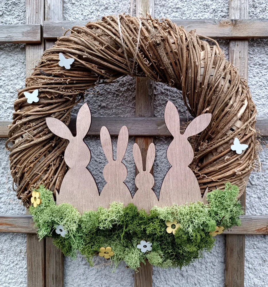 Zaječí rodinka na rozkvetlé louce