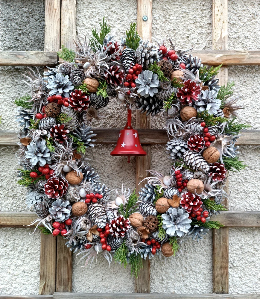 Střapatý věnec se zvonečkem / na přání 