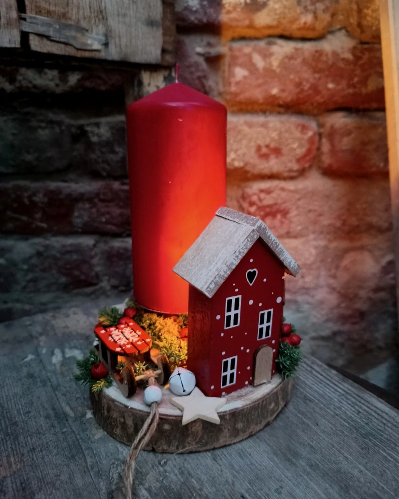 Svícen s domečkem, svítící 