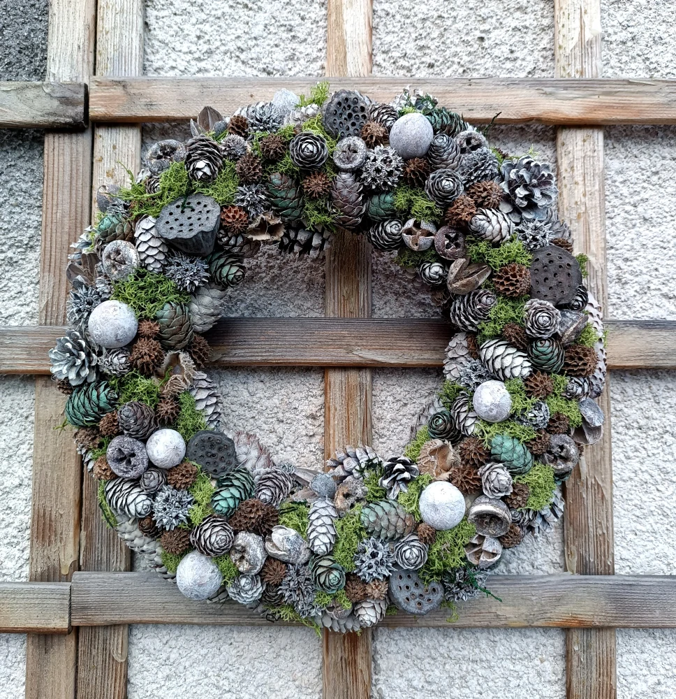 Celoroční věnec v jemných tónech 