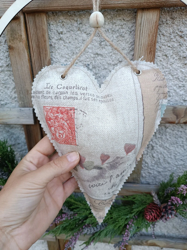 Kruh s ručně šitým srdcem