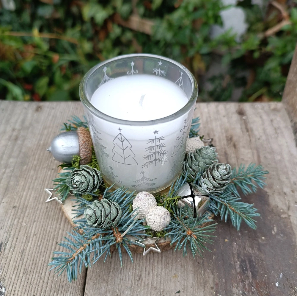 Svícen se stromečky