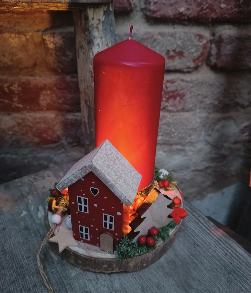 Svícen s domečkem, svítící 