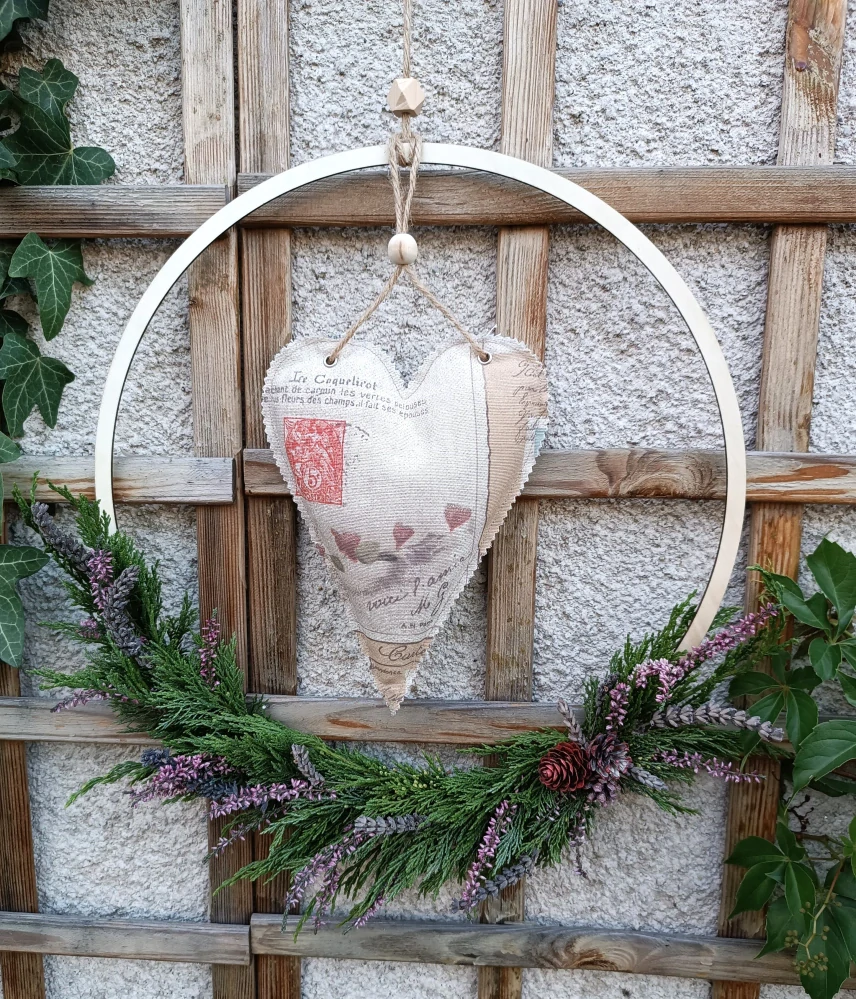 Kruh s ručně šitým srdcem