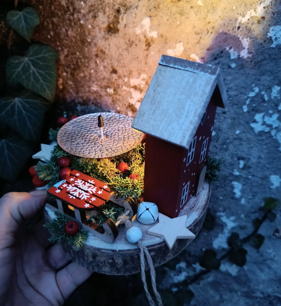 Svícen s domečkem, svítící 