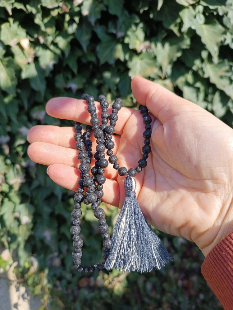 Dlouhý náhrdelník z lávy 