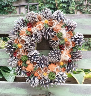 Šišky a ratanové kuličky 