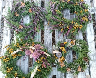 Venkovní věnec na přání 