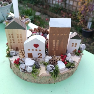 Adventní svícen s domečky, na dřevě