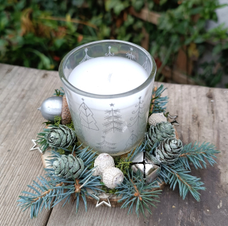 Svícen se stromečky