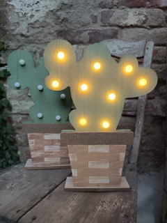 Dřevěný kaktus I.