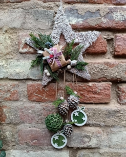 Závěs s hvězdou a dárečky