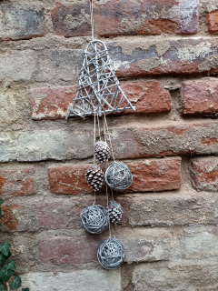 Závěs s proutěným zvonečkem 