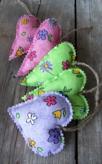 Šité jarní srdíčka 