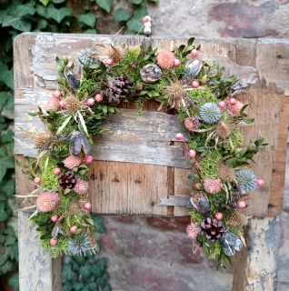 Celoroční dekorace ve tvaru duhy 