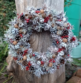 Bíločervené Vánoce, velký věnec 