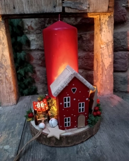 Svícen s domečkem, svítící 