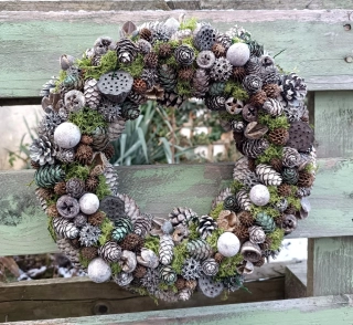 Celoroční věnec v jemných tónech 