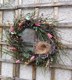 Masivní větvičkový věnec s hnízdem 