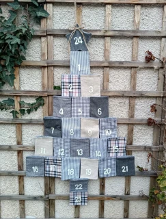 Adventní kalendář, kapsičkový / šedý 