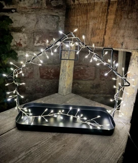 Kovový tác, domeček + 100 led světýlek